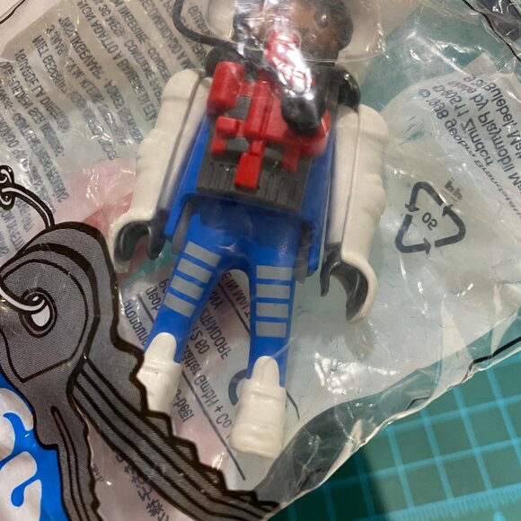 VINTAGE 1998 PLAYMOBIL ASTRONAUT KEYCHAIN - Picture 6 of 8